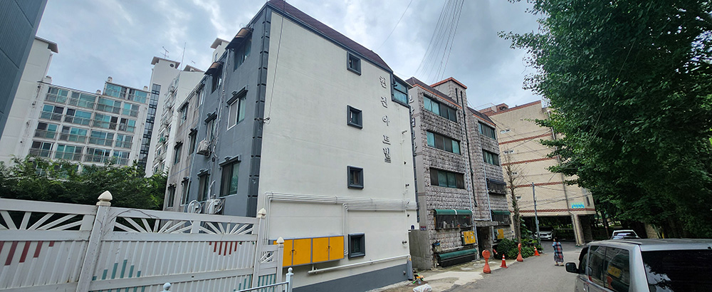 스카이와 밧줄작업 으로 완성된 빌라의 모습